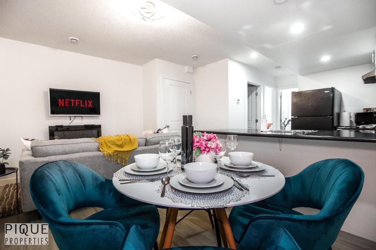 Vibrant Modern Oasis - Free Parking, Netflix, Fast Wi-Fi - Long Stays Welcome 埃德蒙顿 外观 照片